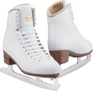 Jackson Ultima - Artiste figure skates, women’s 5.5 C